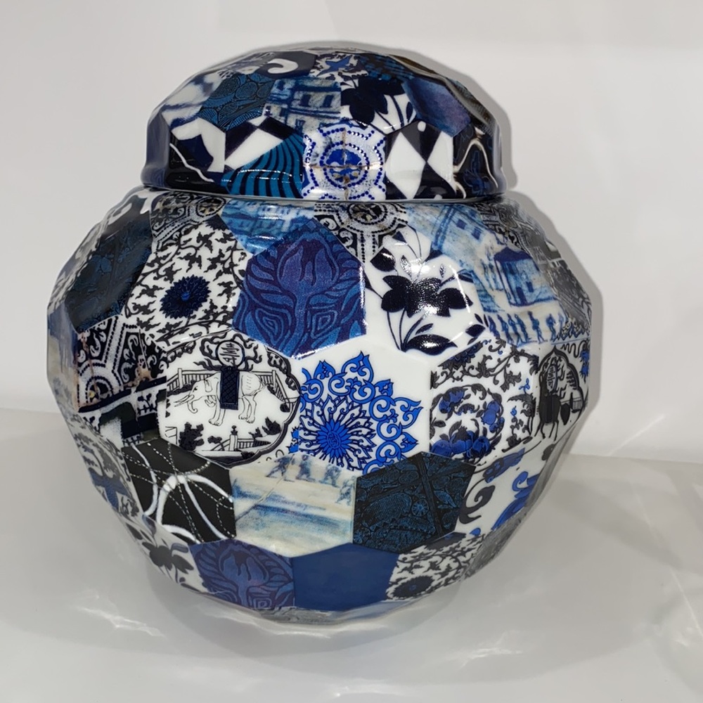 Vintage Fabienne Jouvin Vase. Rare Ceramics peint a la main en Chine. 36x62cm